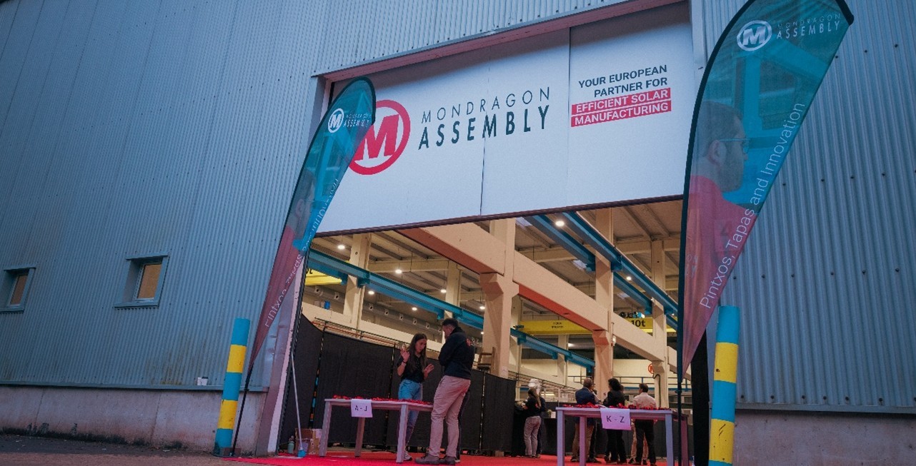 Evento de innovación solar de Mondragon Assembly en Aretxabaleta con más de 100 visitantes