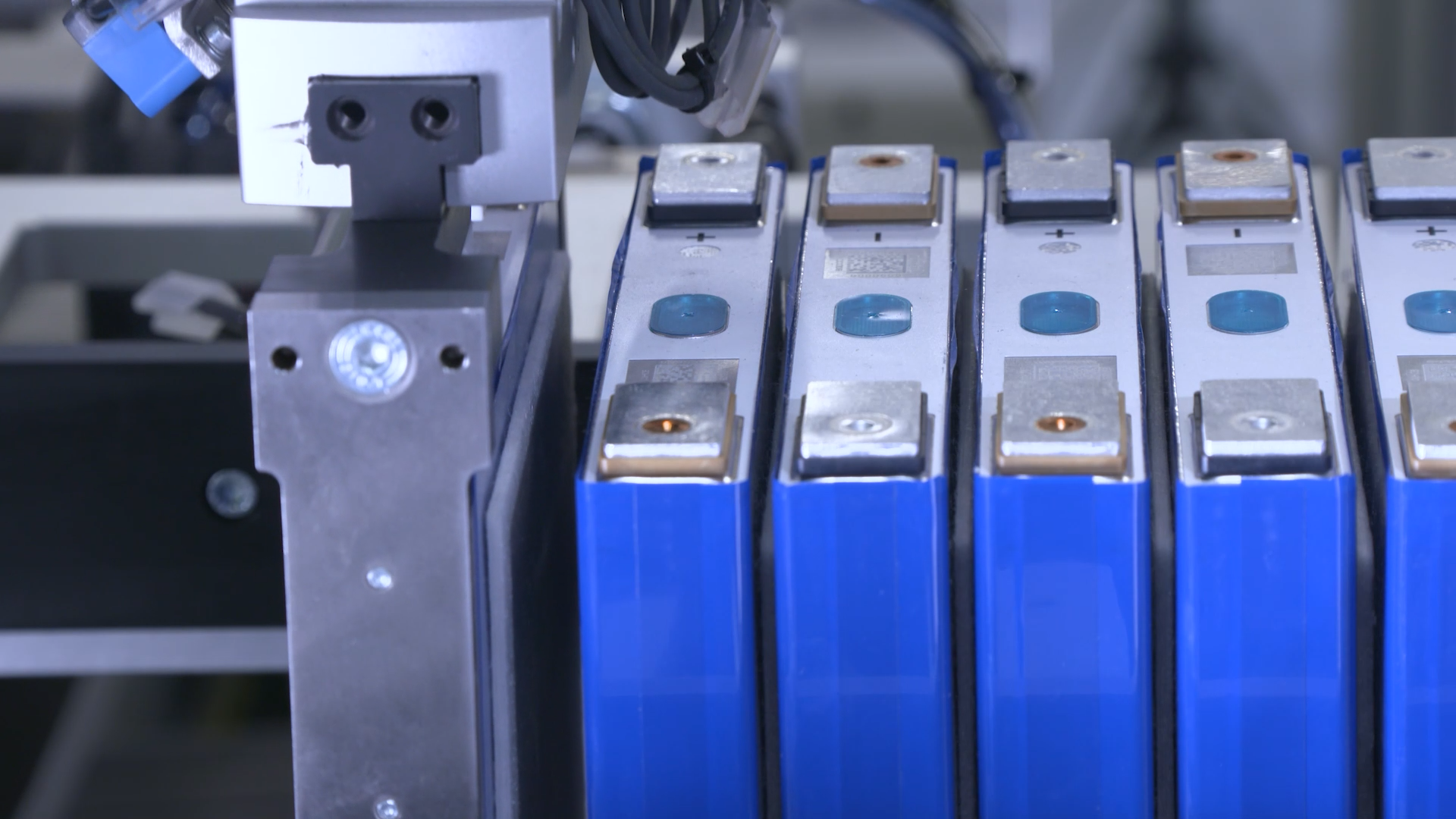 Procesos de test de baterías en línea automatizada con módulos de pack en proceso industrial